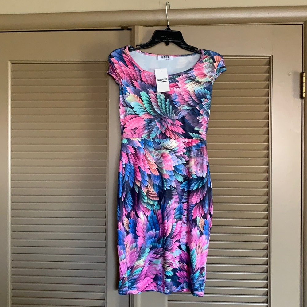 Multi color fitted dress. Size Sm, never worn new.OBO negotiable